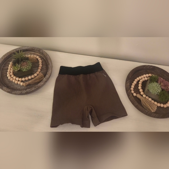 Free People Stylish Women's Bike Shorts Dark Brown- Variety Of Colors Available - Picture 4 of 5